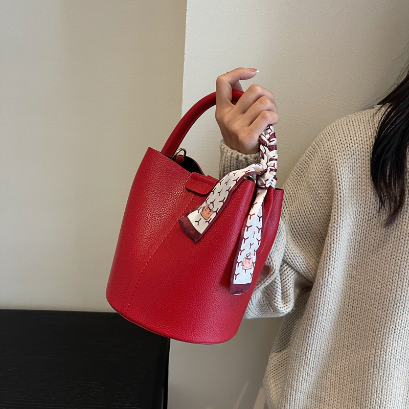 Red PU Bucket Shoulder and Cro - Luxury Bags In Sale 评论和价格