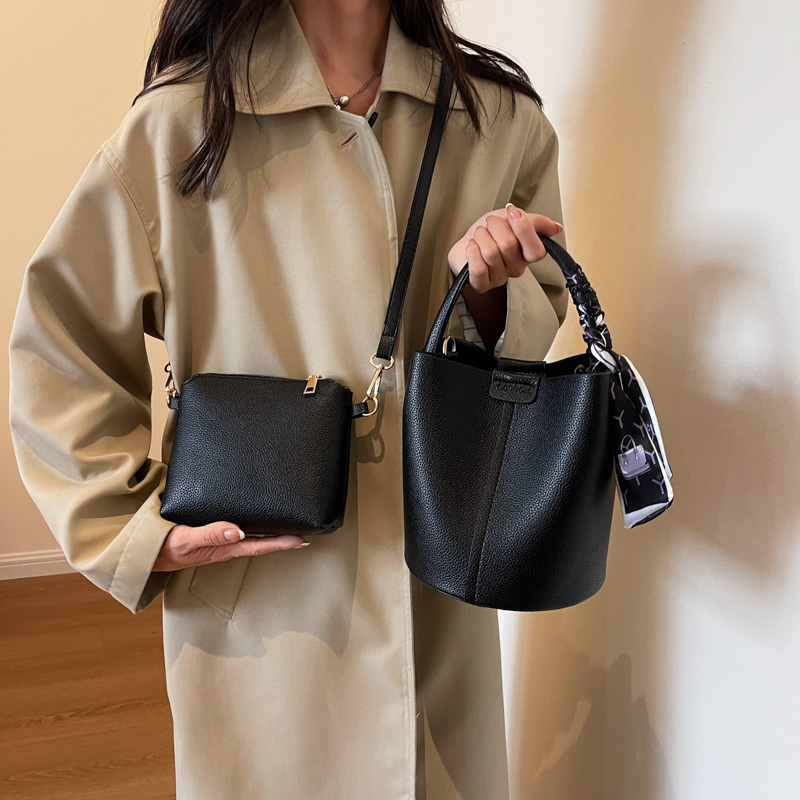 Red PU Bucket Shoulder and Cro - Luxury Bags In Sale 评论和价格