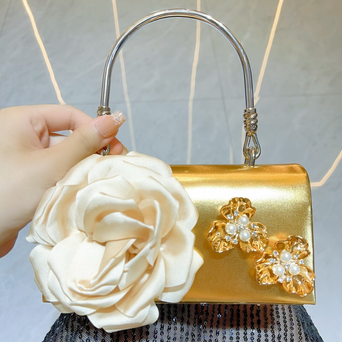 Luxury Gold 3D Flower Clutch B - Luxury Bags Gold 评论和价格